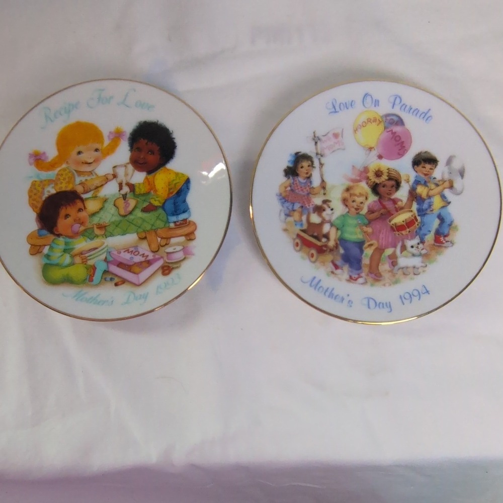 Avon‎ Mother's Day Collector Plates 1993 1994 22K Gold Trim